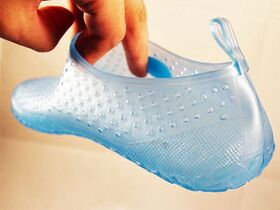 Scarpe individuali per luoghi pubblici per prevenire la comparsa di verruche plantari